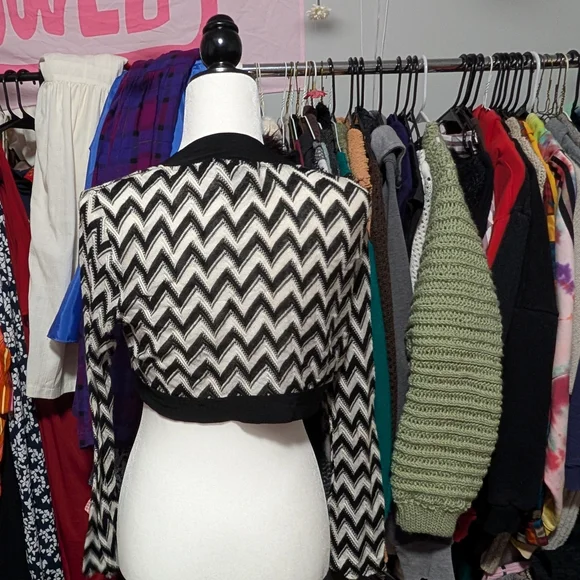 AGB Black and White Chevron Tie-Front Shrug - Picture 3 of 4